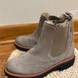 Gray Suede Paul Green Women's Watson Fashion Boot
Size 7